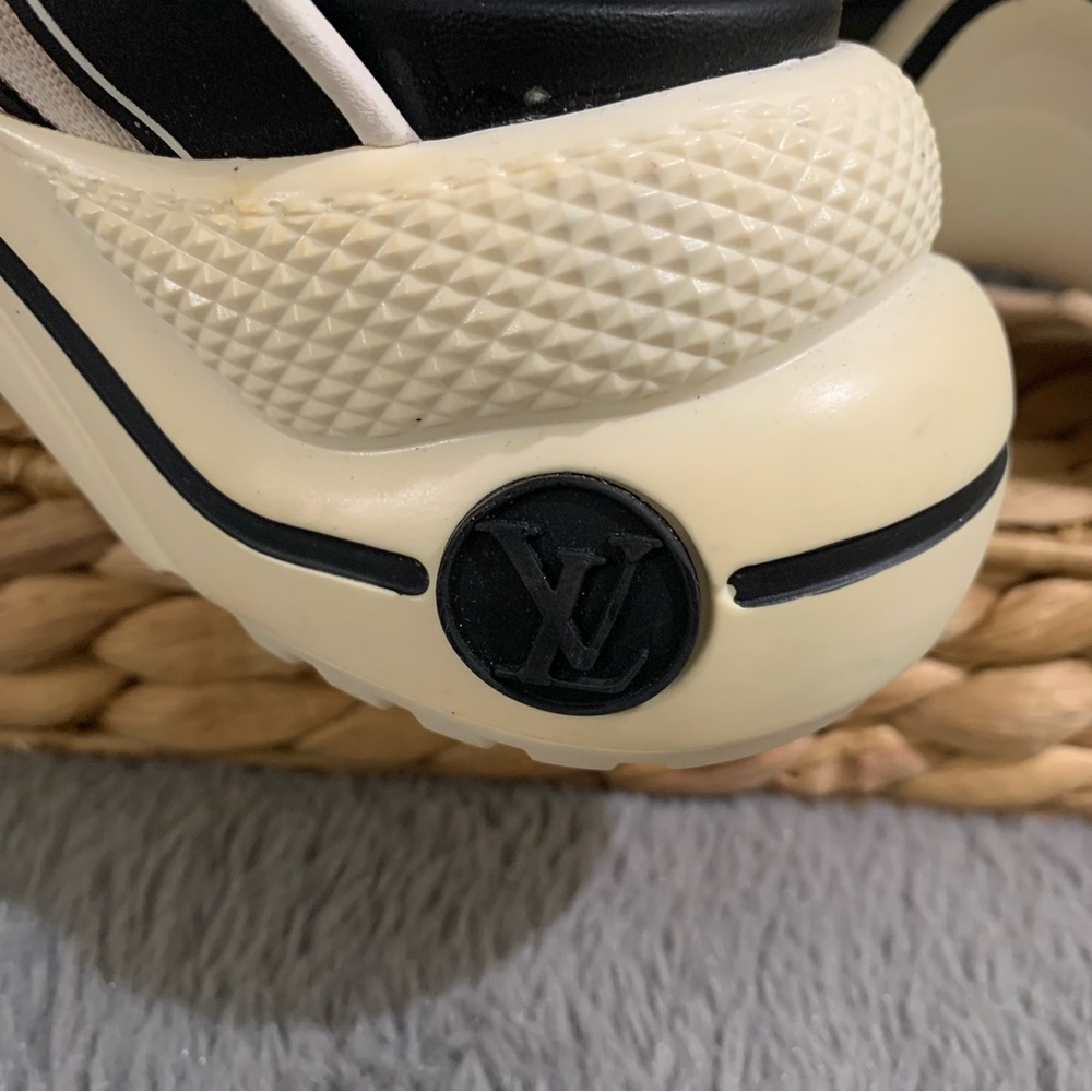 LV sandals - Picture 8 of 11
